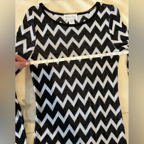 Black and White Chevron Print Sweater Dress - Picture 4 of 6